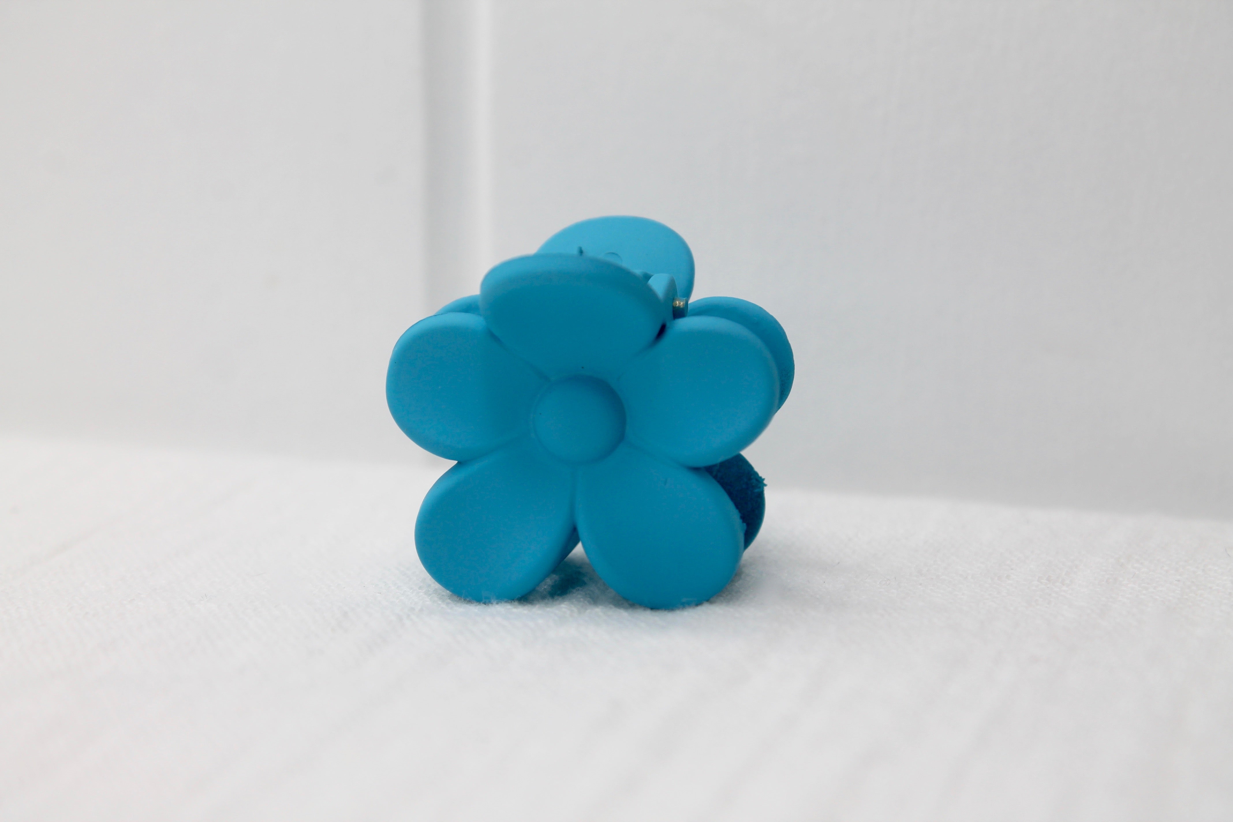 Sky Blue Daisy Claw Clip Tiny