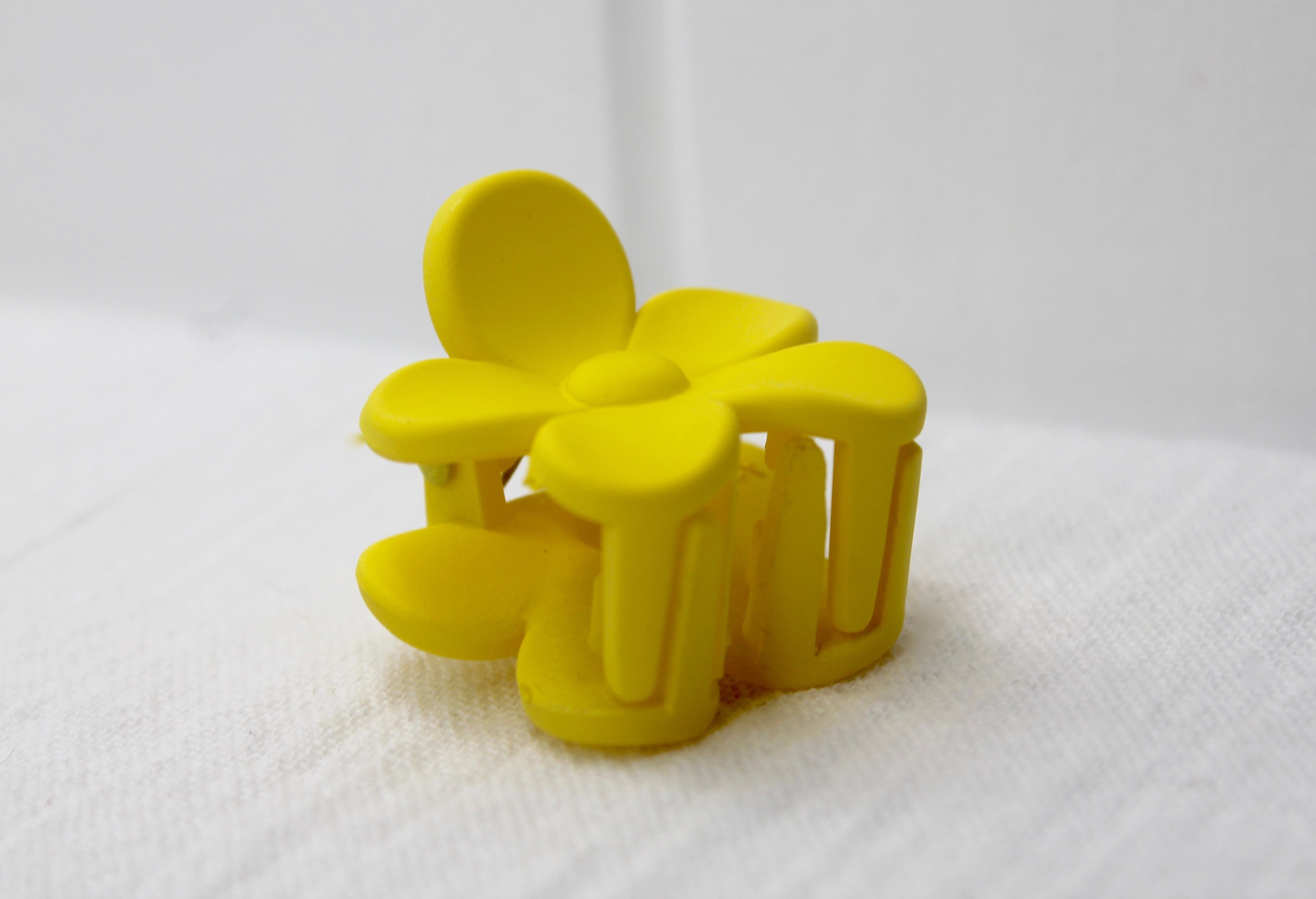 Yellow Daisy Claw Clip Tiny