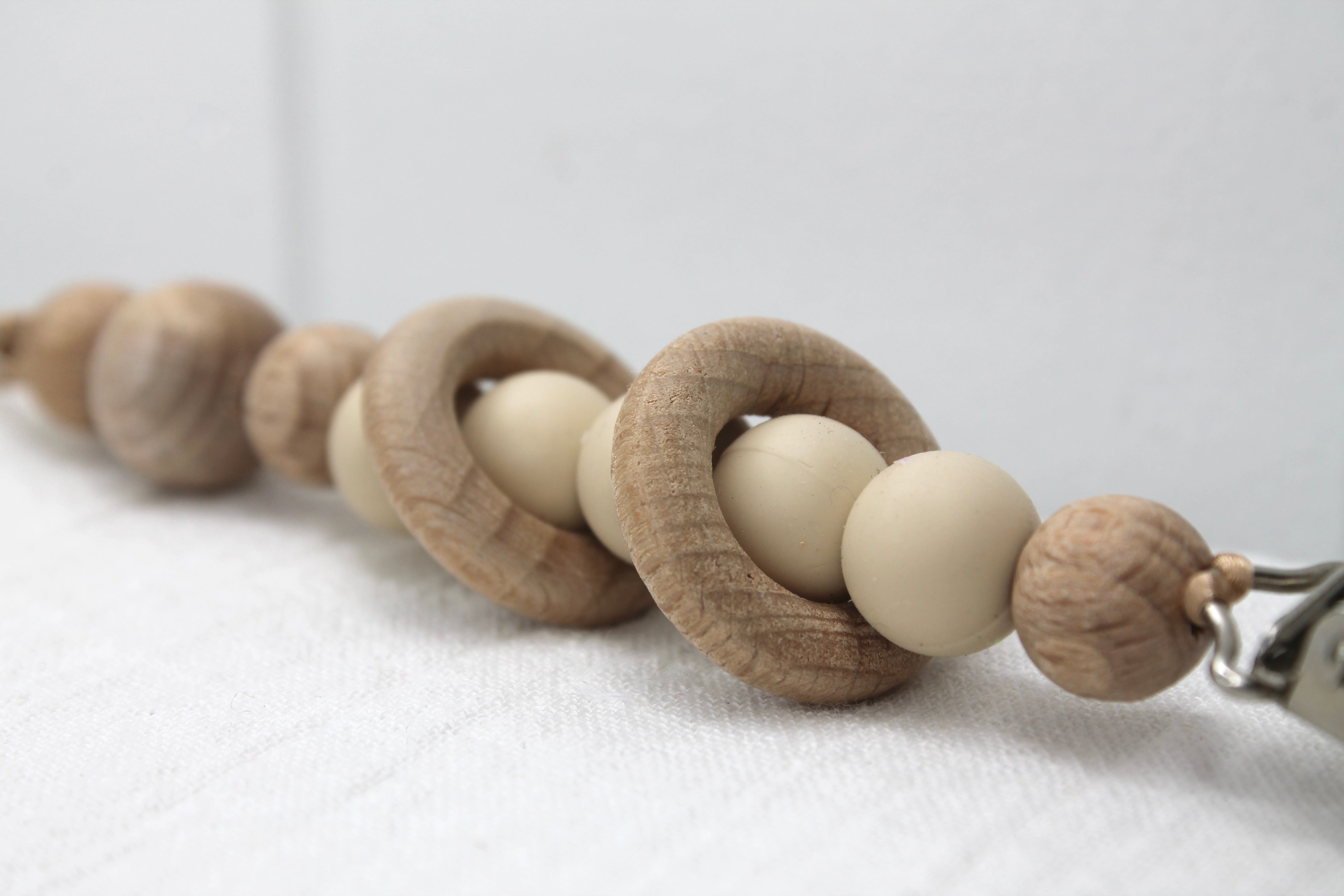 Beige Silicone and Beechwood Rings Dummy Clip