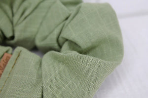 Medium Sweet Pea Linen Scrunchie