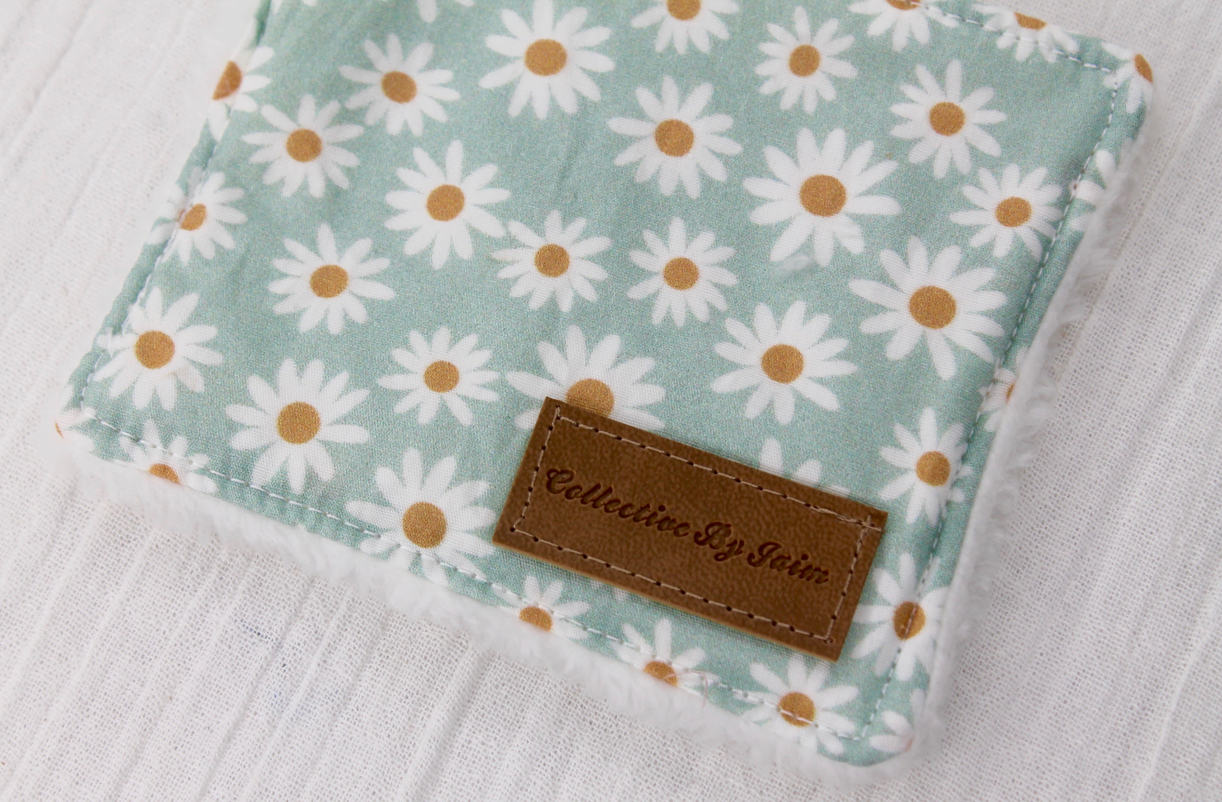 Square Make-up Wipe - Baby Blue Daisy