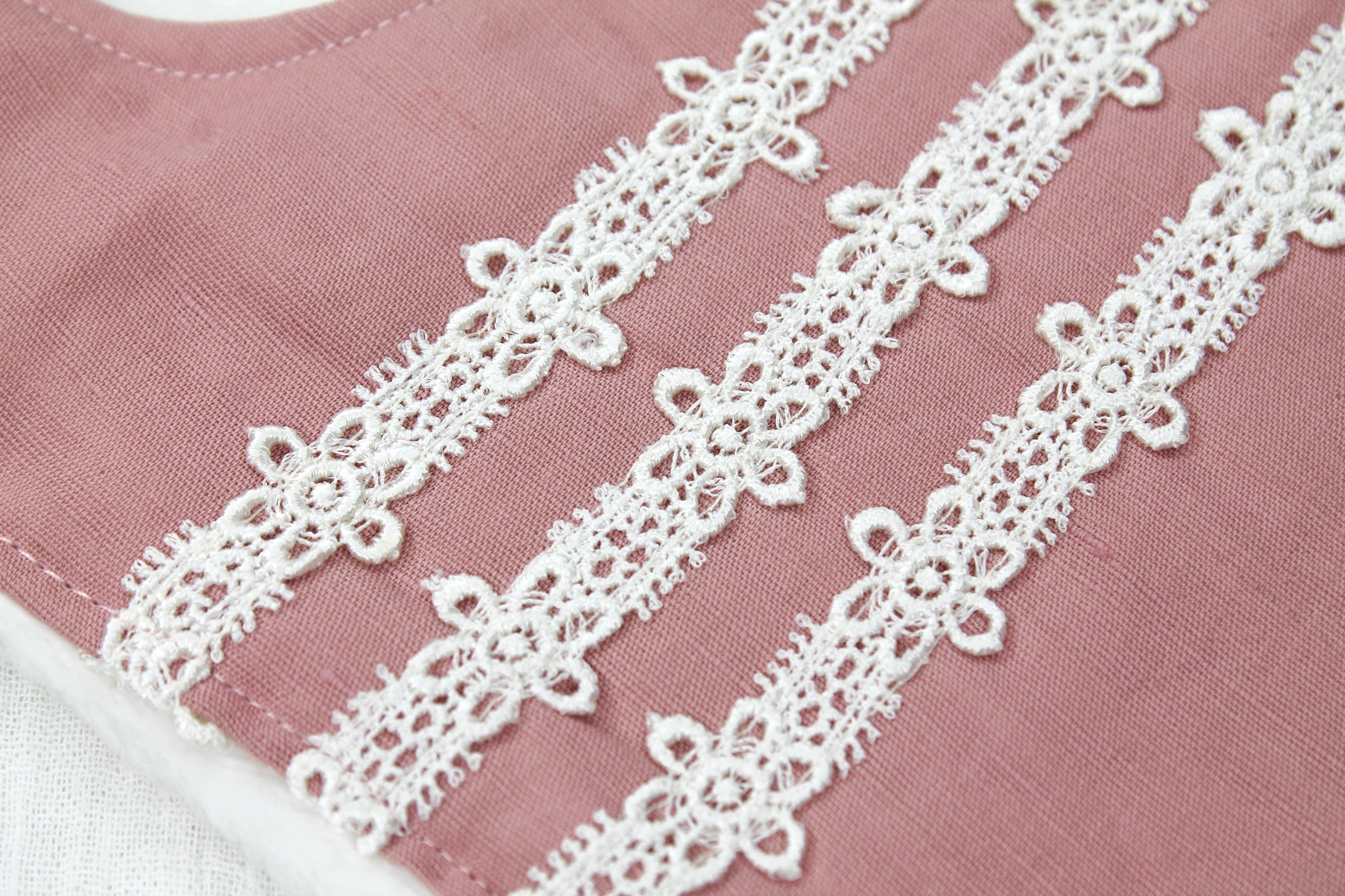 Dusty Pink Linen Daisy Chain Lace Bib with Fleece Backing