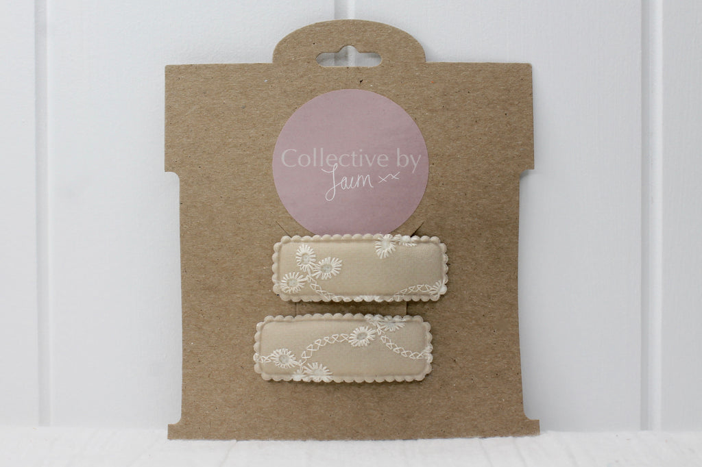 Beige Embroidered Rectangle Snap Clip Set