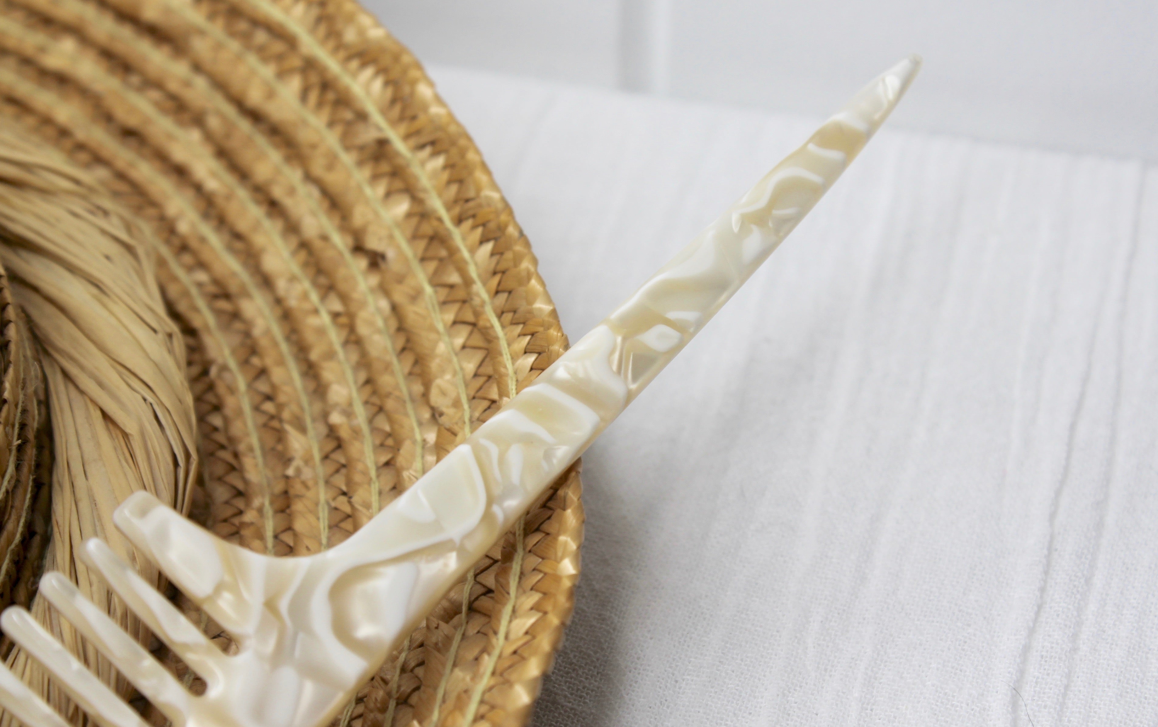 Pearl Marble Pointed Hair Comb - Pointed Tail