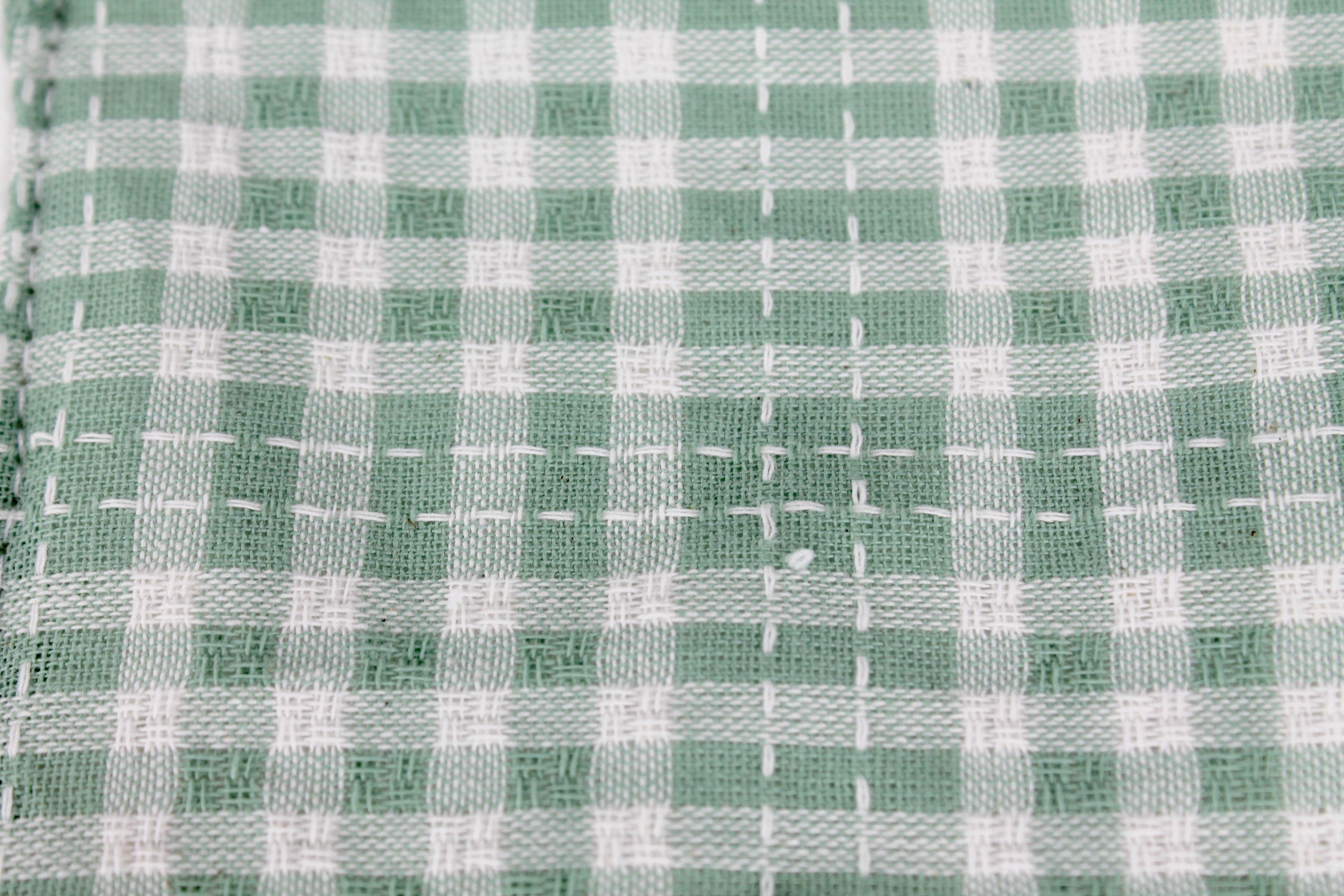 Eye Cleanser Wipe - Sage Embroidered Gingham